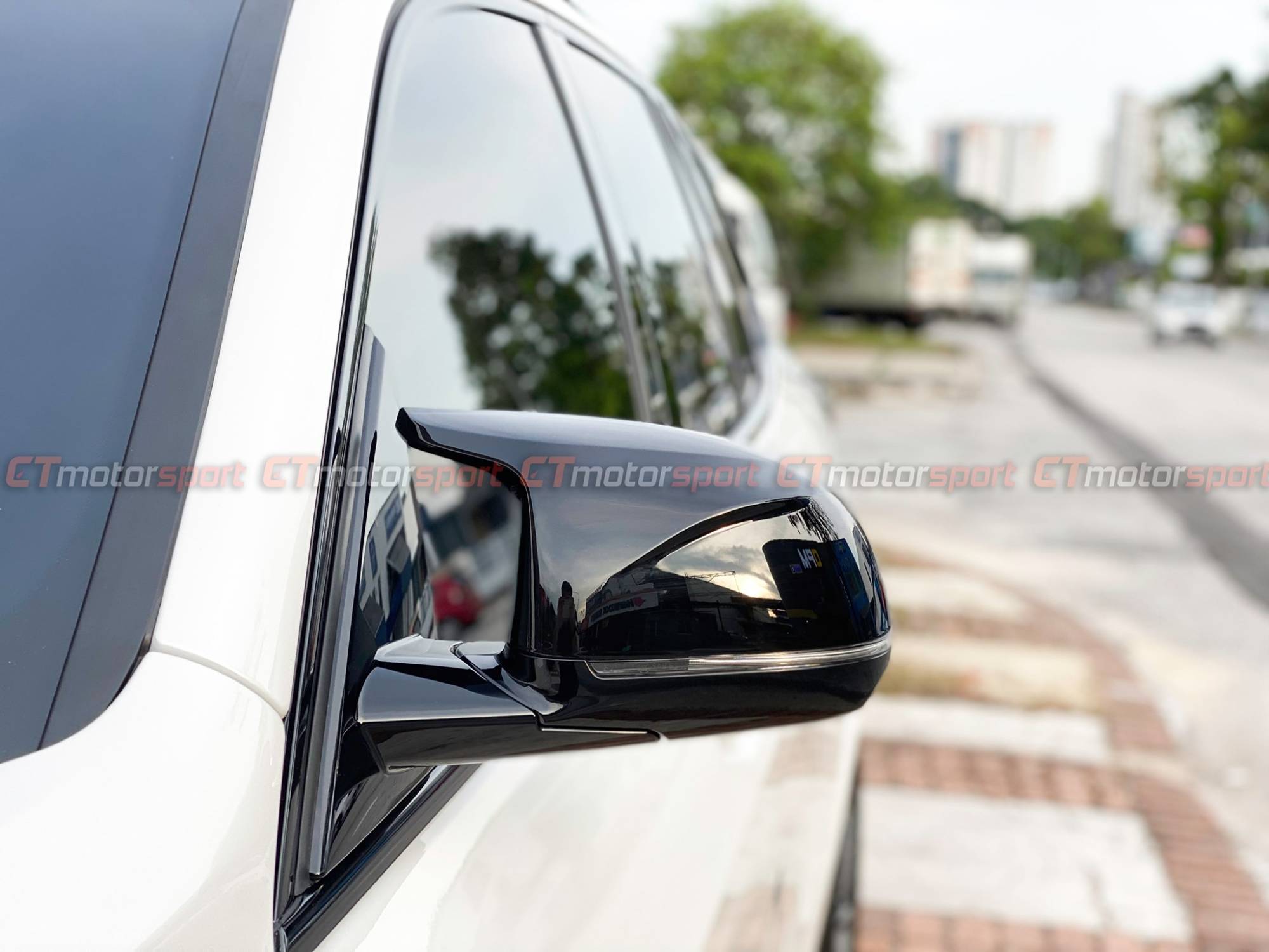 BMW X5 G05 Installed M4 Style Gloss Black Side Mirror