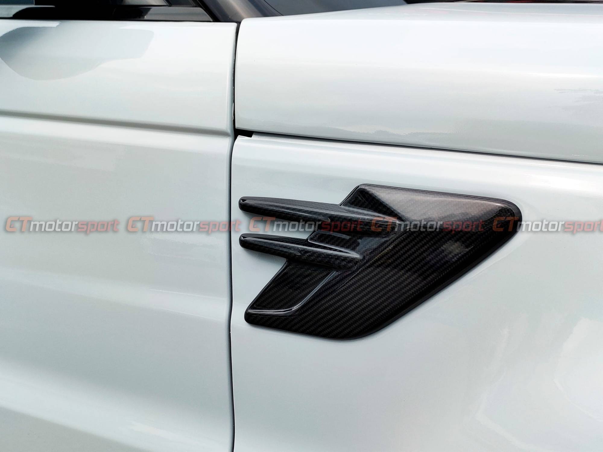 Range Rover Sports SVR Installed Carbon Fiber Side Air Vent