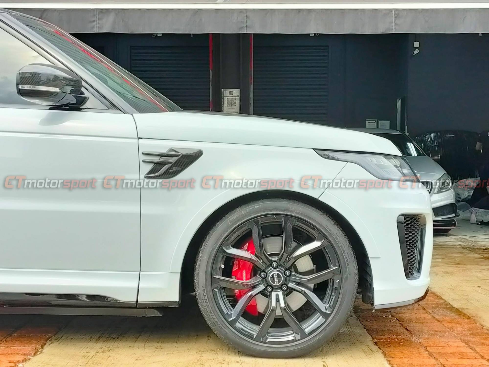 RANGE ROVER SPORTS SVR Installed Carbon Fiber Side Mirror Cover
