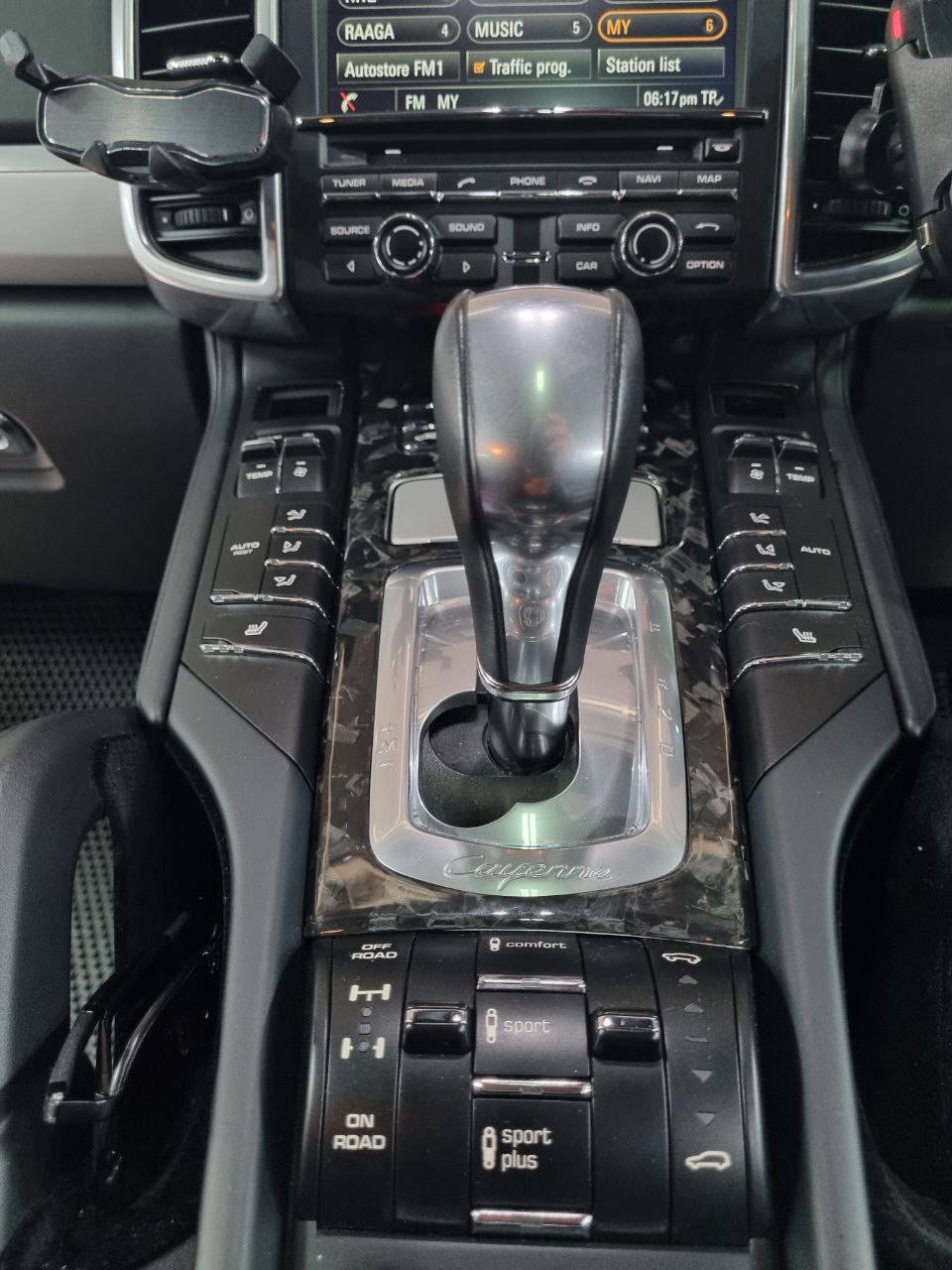 Porsche Cayenne Turbo Carbon Centre Console Interior Trim