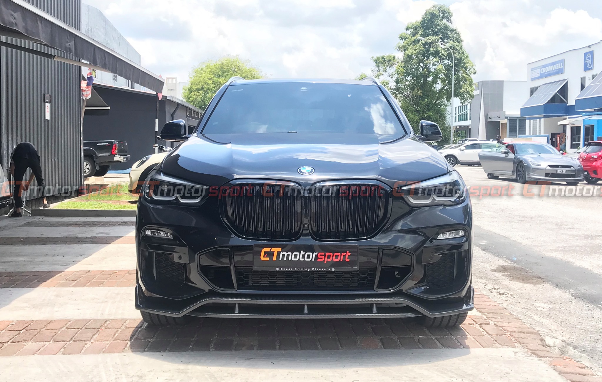 BMW G05 [X5] Installed MPerformance Carbon Fiber Kit