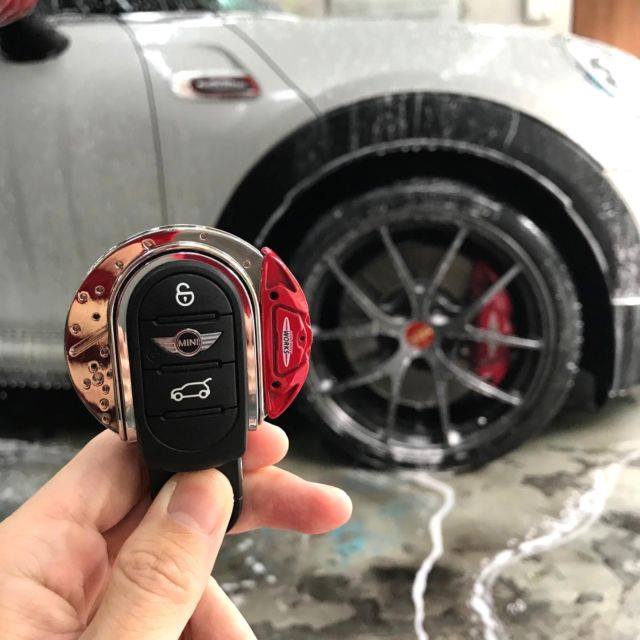 MINI Cooper / Cooper S F56 Installed JCW Key Cover Replacement