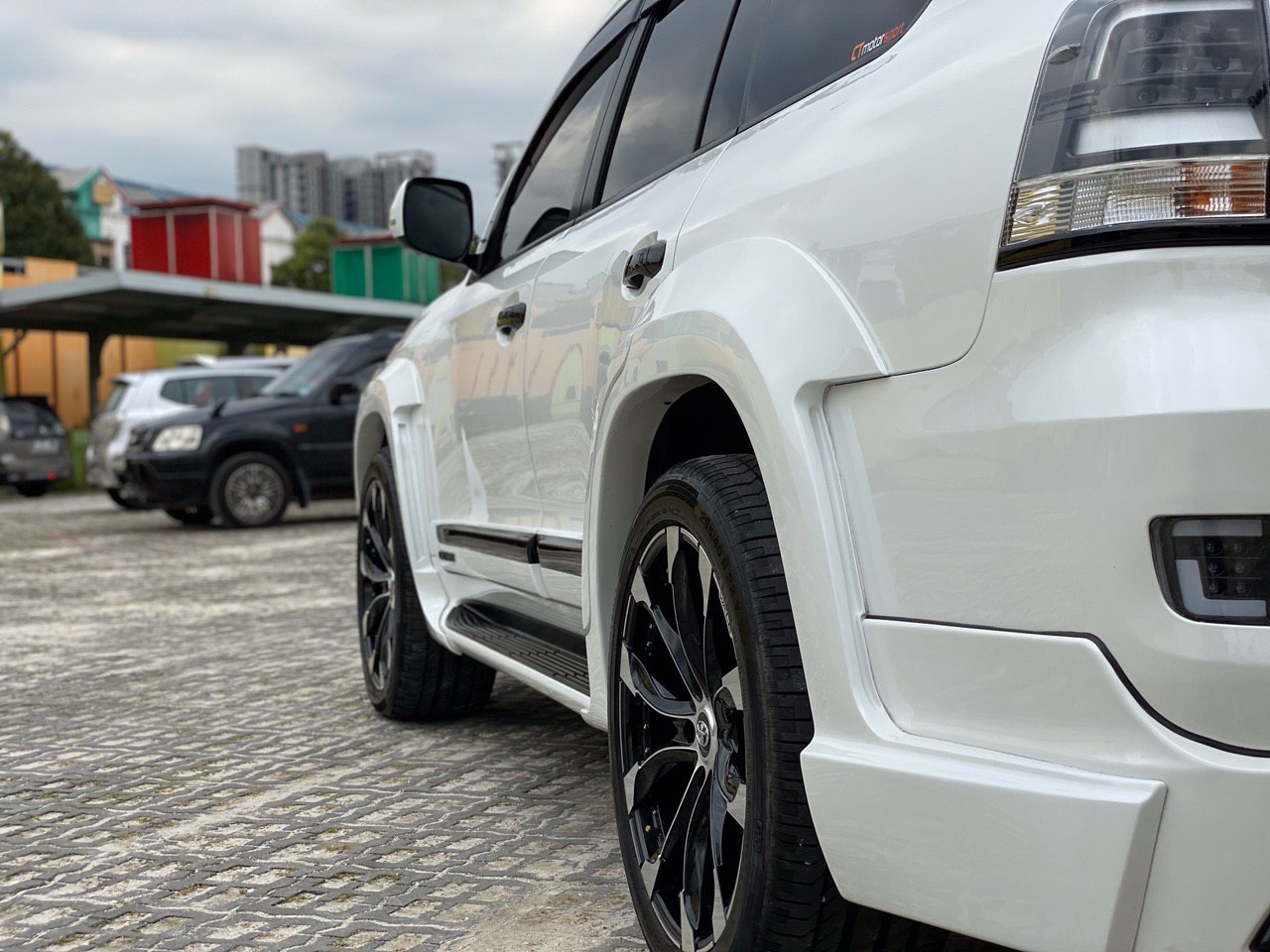 Toyota Land Cruiser FJ200 Installed Facelift Conversion Bodykit Set