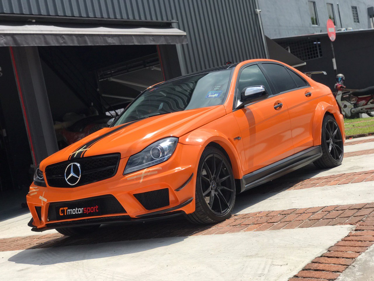 Mercedes Benz W204 Non Facelift Convert Black Wide Body Series