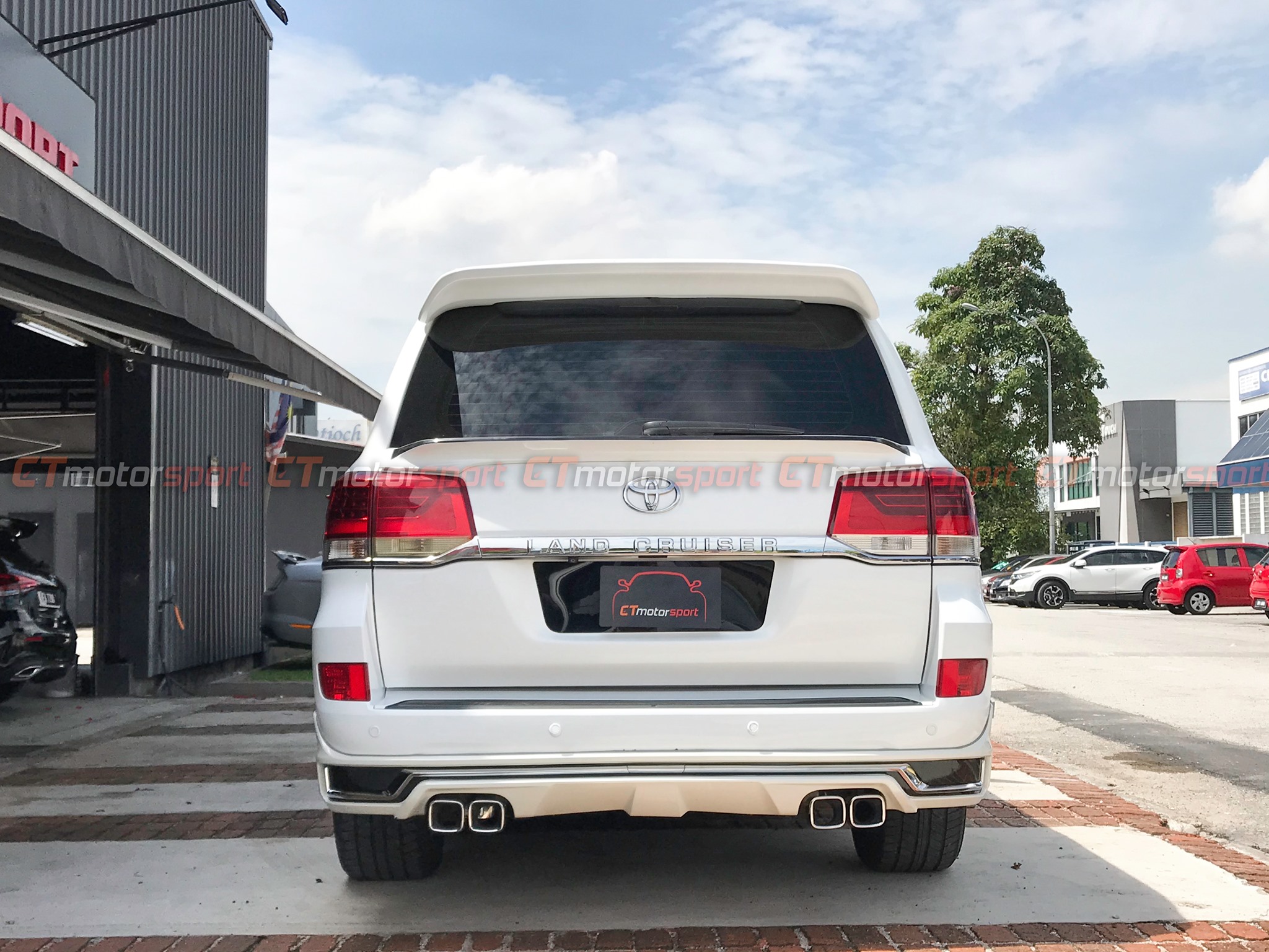 Toyota Land Cruiser FJ200 Installed Modellista Aero Kit