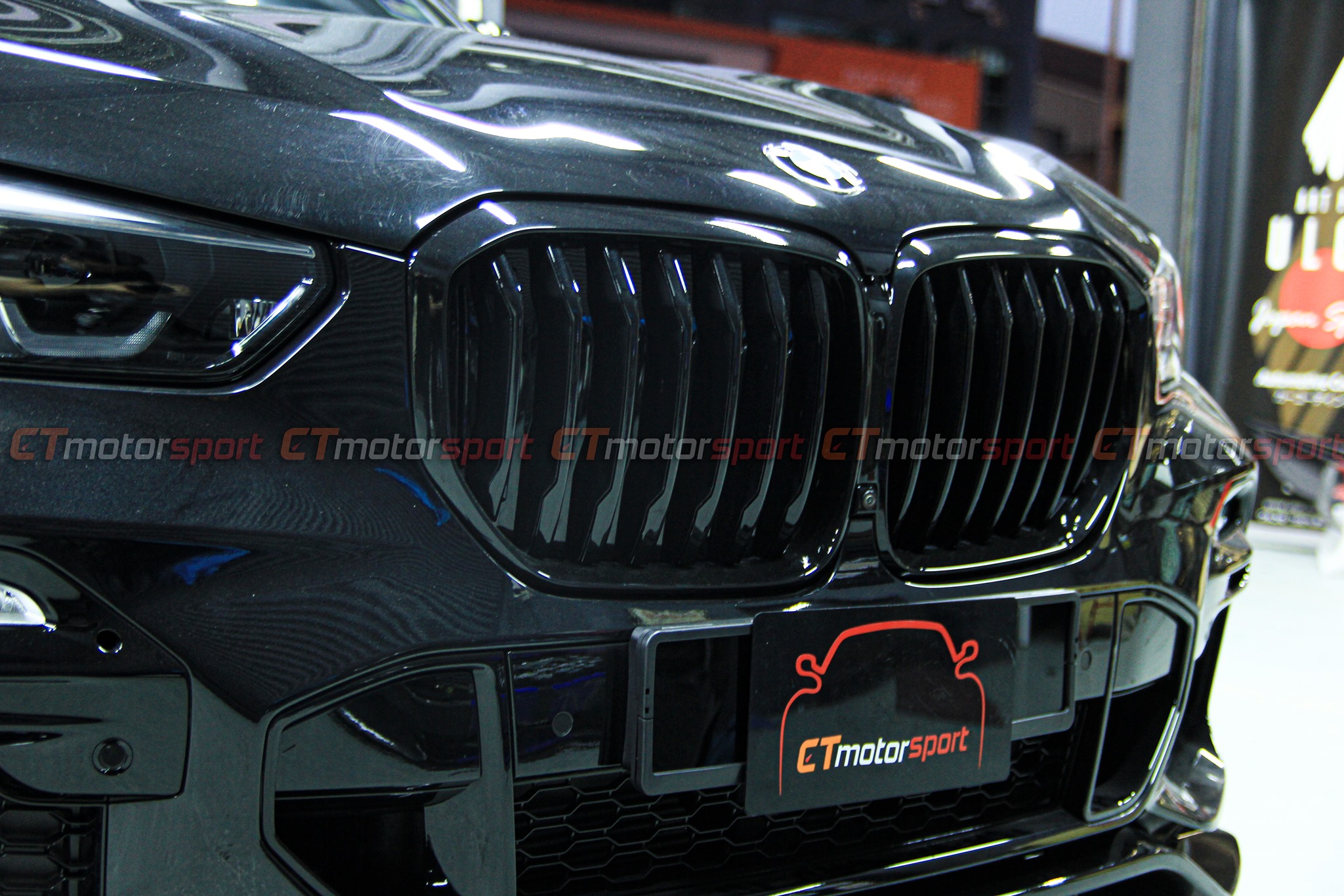 BMW X5 G05 Installed Front Grille Kidney Gloss Black Single Fin