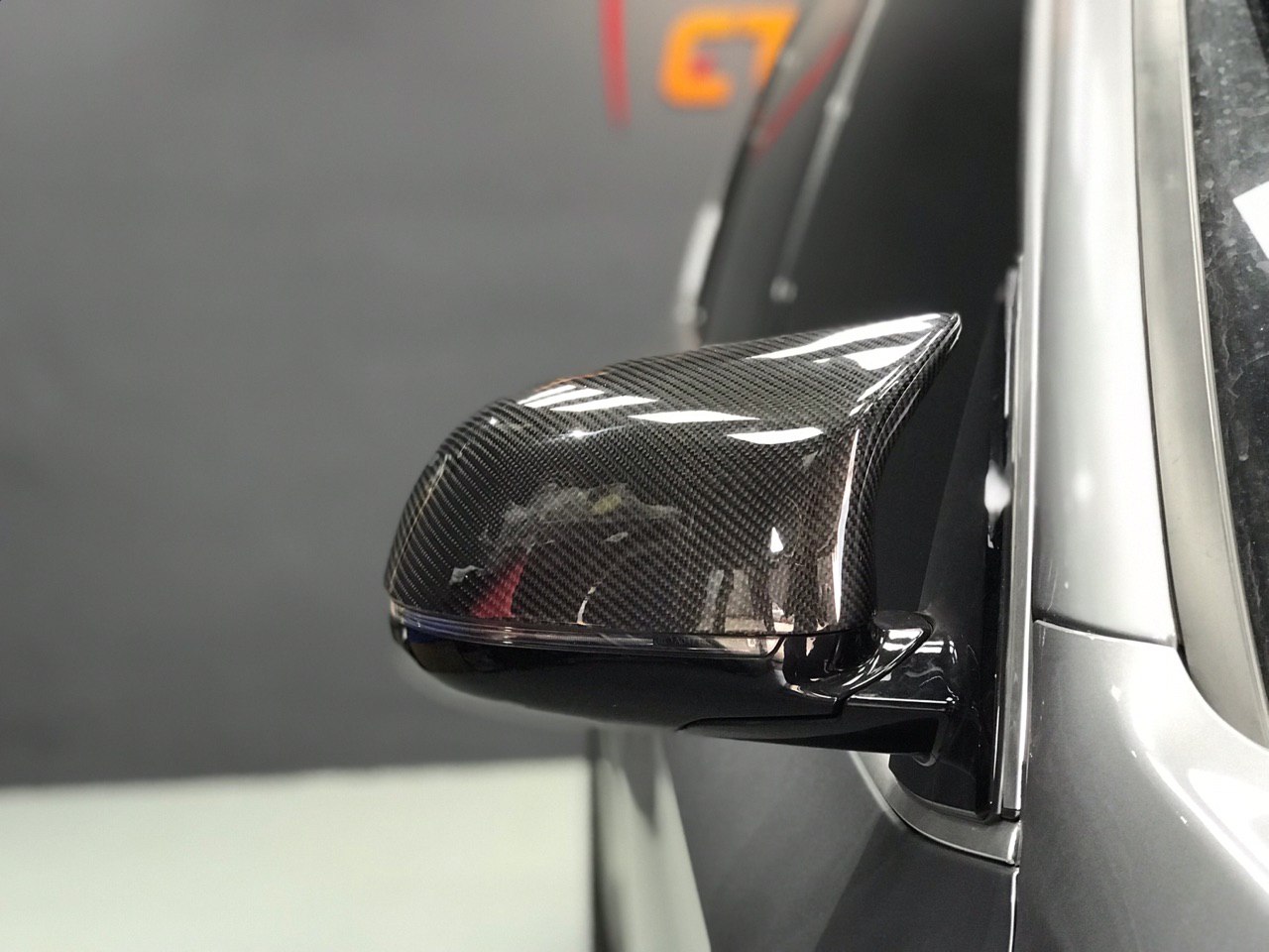 BMW F15 X5 Installed M4 Style Carbon Fiber Side Mirror