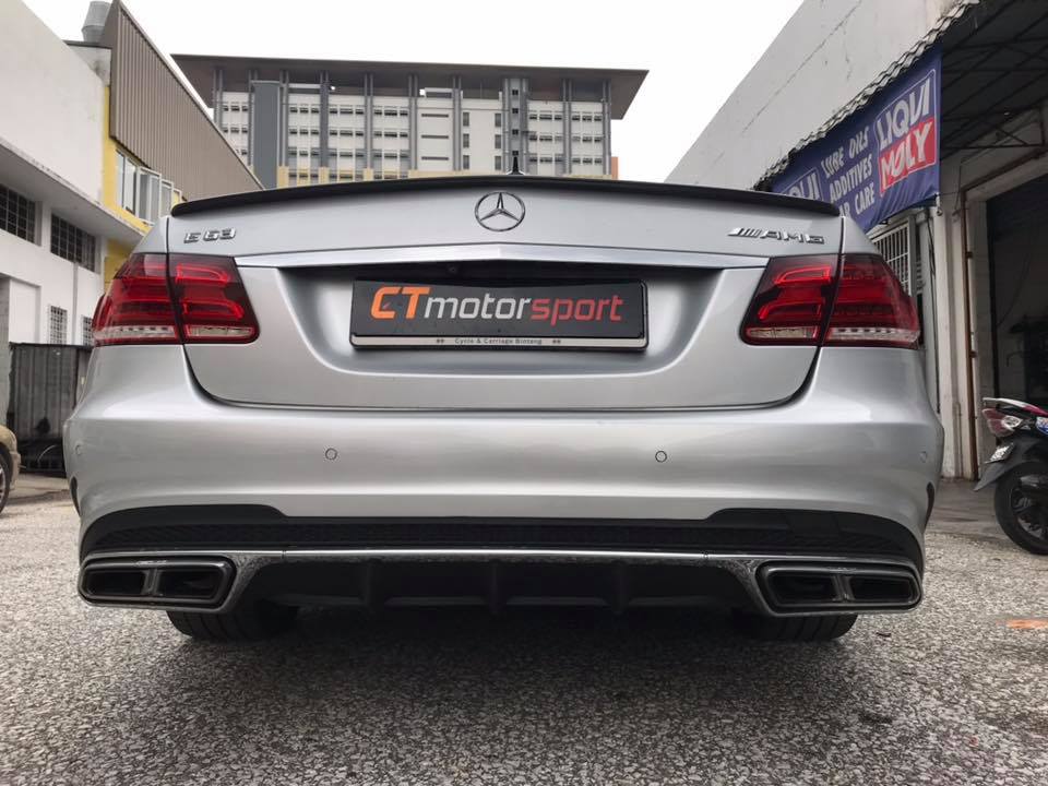 Mercedes Benz W212 E-Class Facelift Installed AMG Rear DIffuser