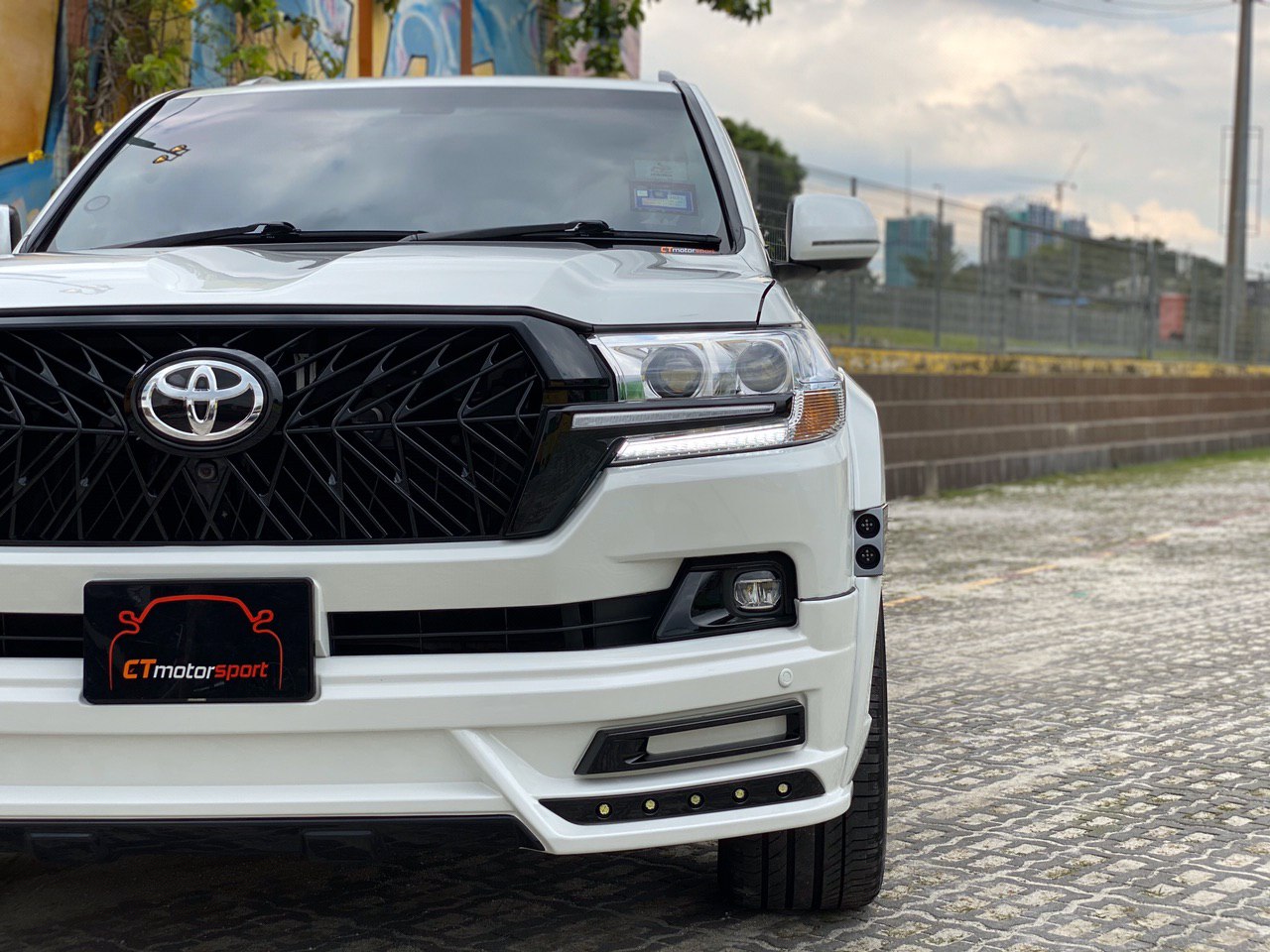 Toyota Land Cruiser FJ200 Installed FJ200 New Facelift Head Lamp