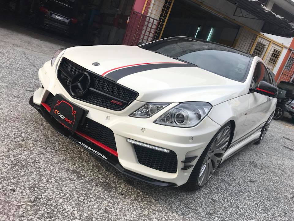 Mercedes Benz E-Class Coupe W207 Installed AMG Front Grill Black Edition