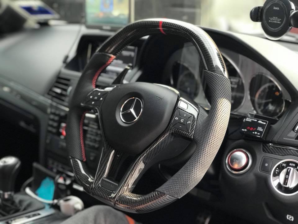 Mercedes Benz E-Class Coupe W207 Installed Facelift Carbon Fiber Steering