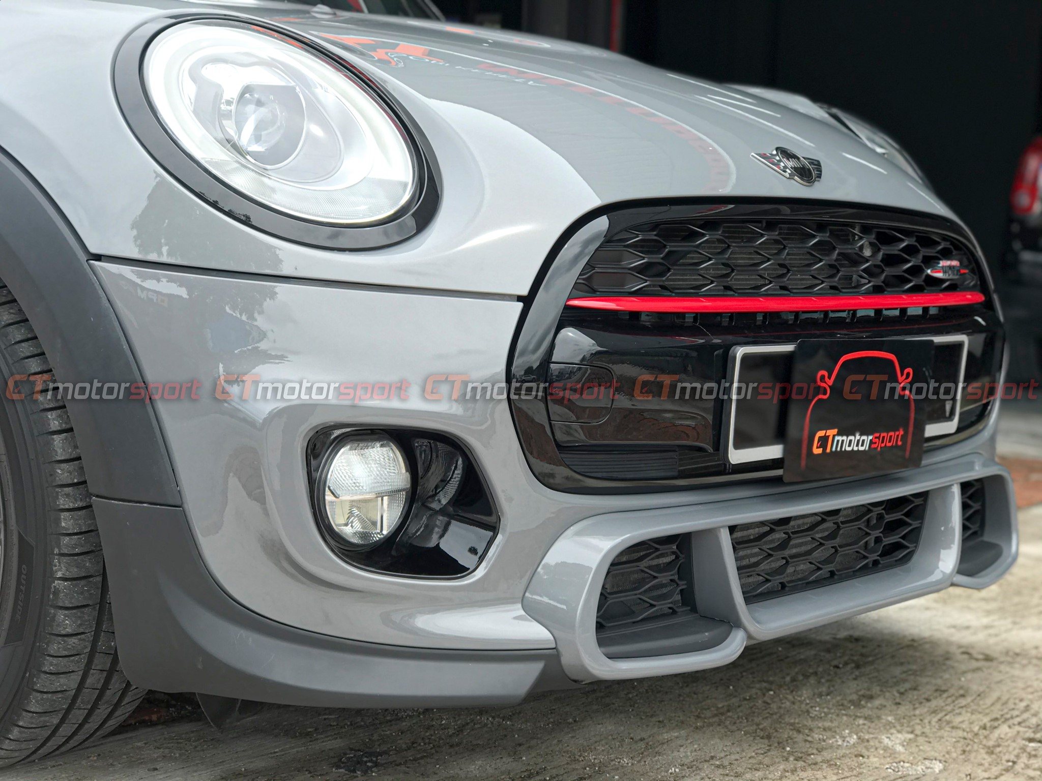 MINI Cooper / Cooper S F55 F56 Installed Trim Front Head Lamp Gloss Black