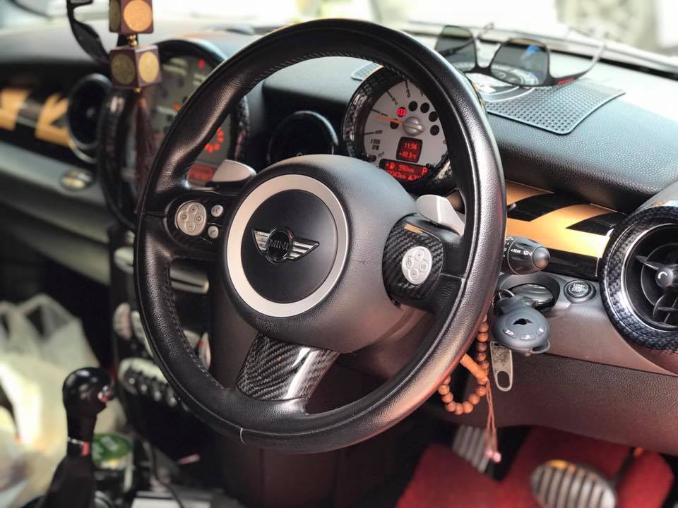 MINI Cooper / Cooper S R56 Installed Dry Carbon Fiber Steering Cover [3 Pieces]