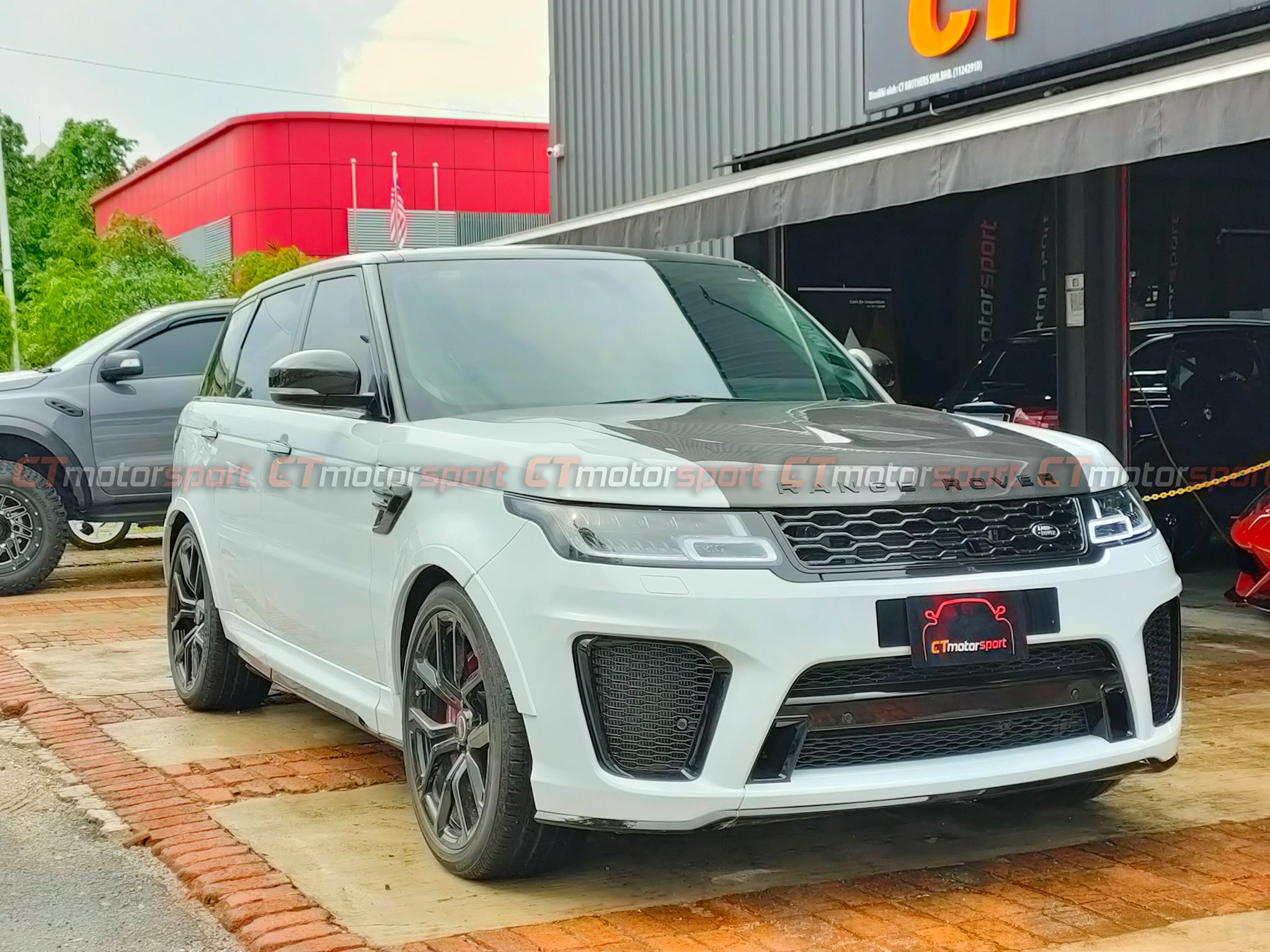 Range Rover Sports SVR Installed Carbon Fiber Front Hood SVR