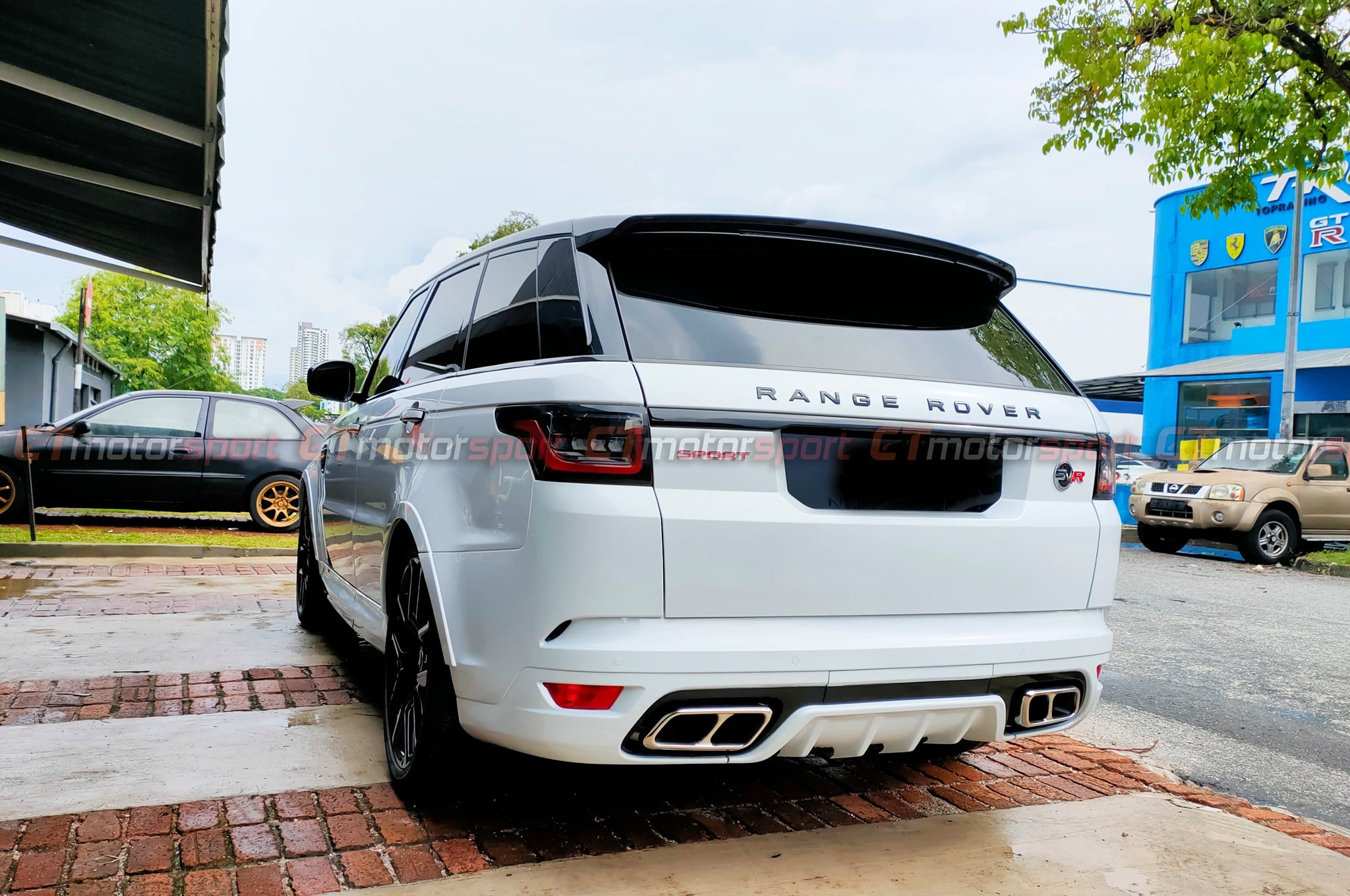 Range Rover Sports Installed SVR Facelift Rear Bumper with Diffuser Set