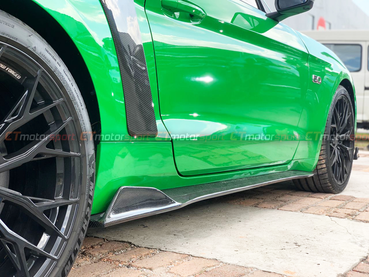 Ford Mustang Facelift 2.3 / 5.0 Installed Side Skirt Wing Carbon Fiber 
