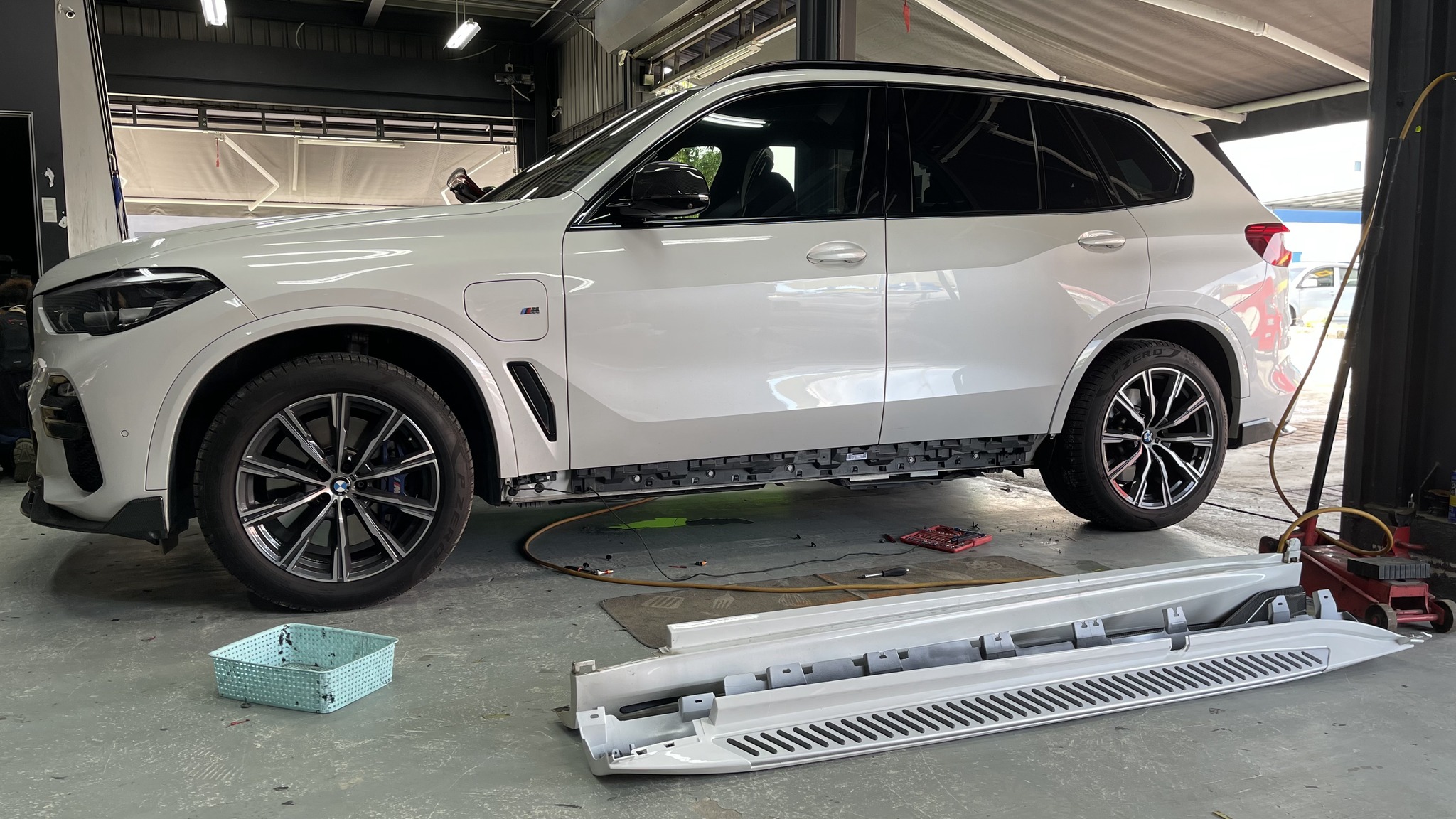 BMW X5 G05 Installed Side Step Running Board Replacement