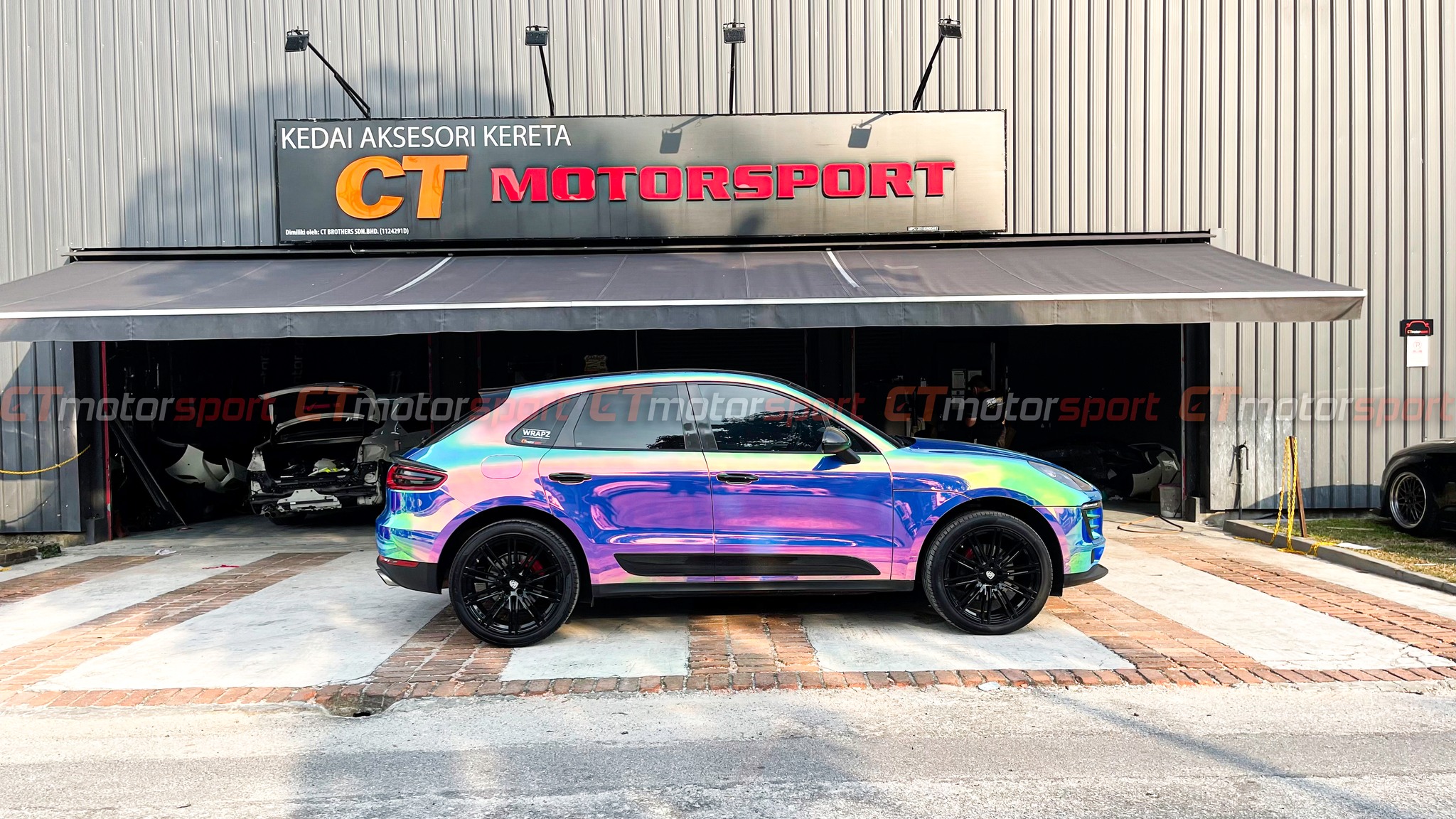 Porsche Macan S Pre-facelift Installed Side Door Trim Carbon Fiber