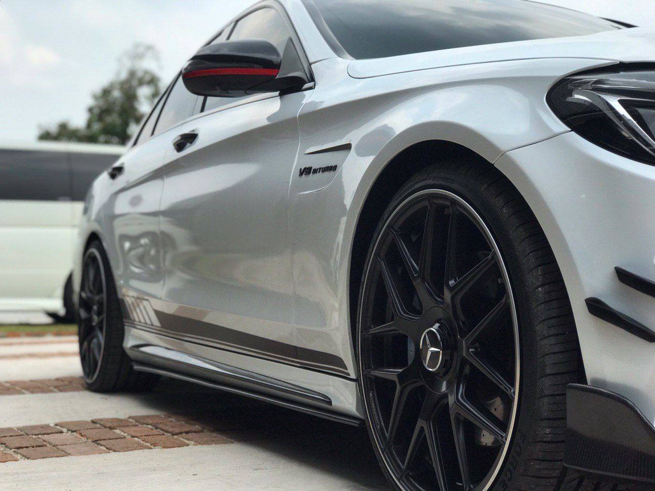 Mercedes Benz W205 C-Class Installed Carbon Fiber Side Skirt Lip