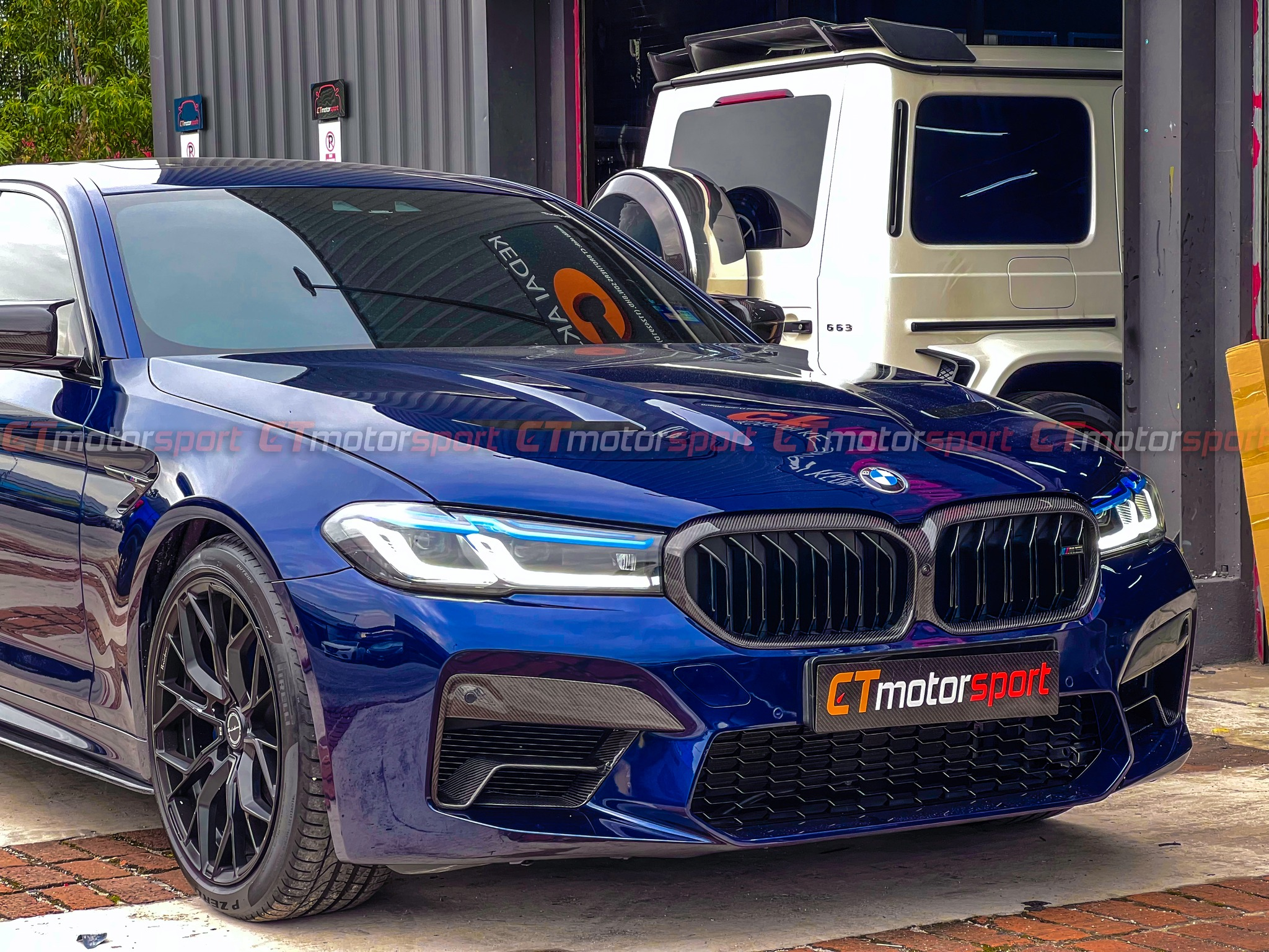 BMW G30 F90 LCI M5 Front Grille Carbon Fiber