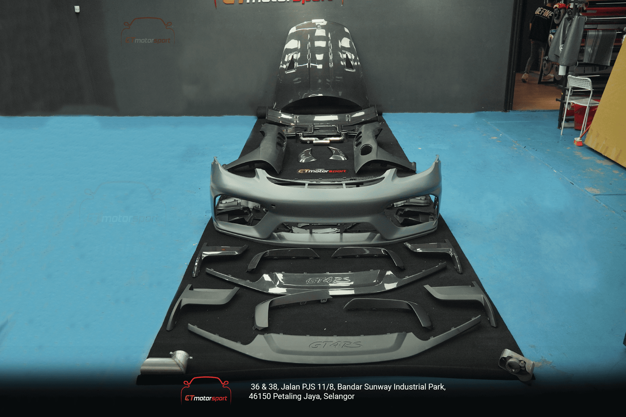 Porsche 718 GT4RS Half dry carbon Bodykit