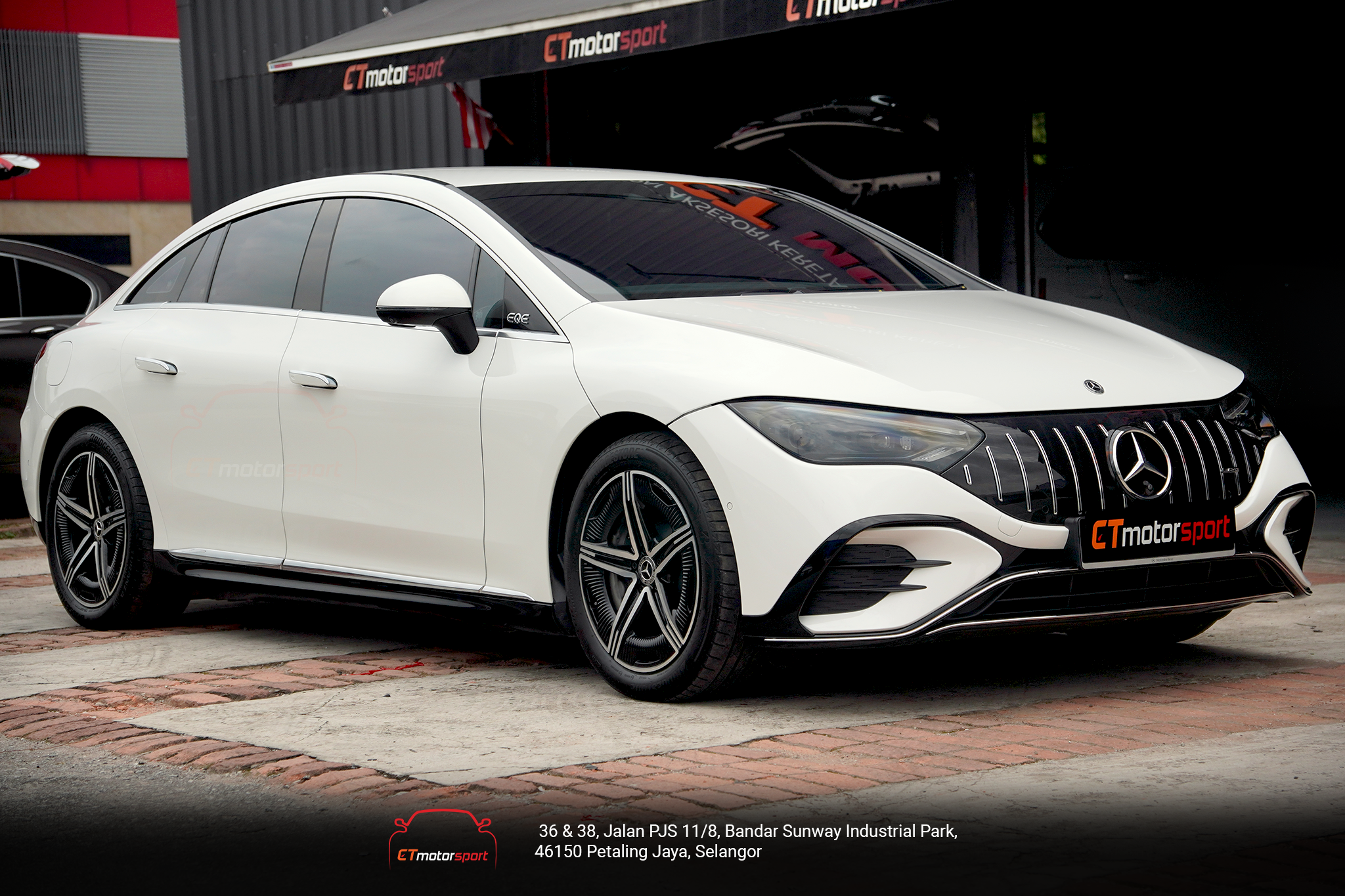 Mercedes EQE 295 GT Grill Chrome Black