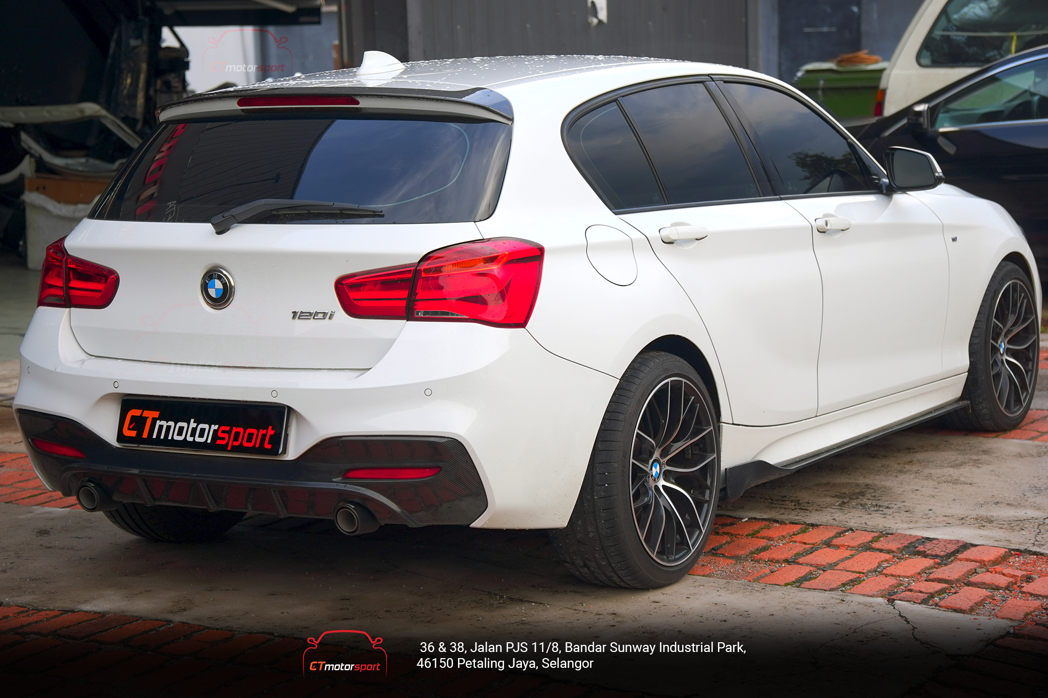 Side skirt universal carbon with wing