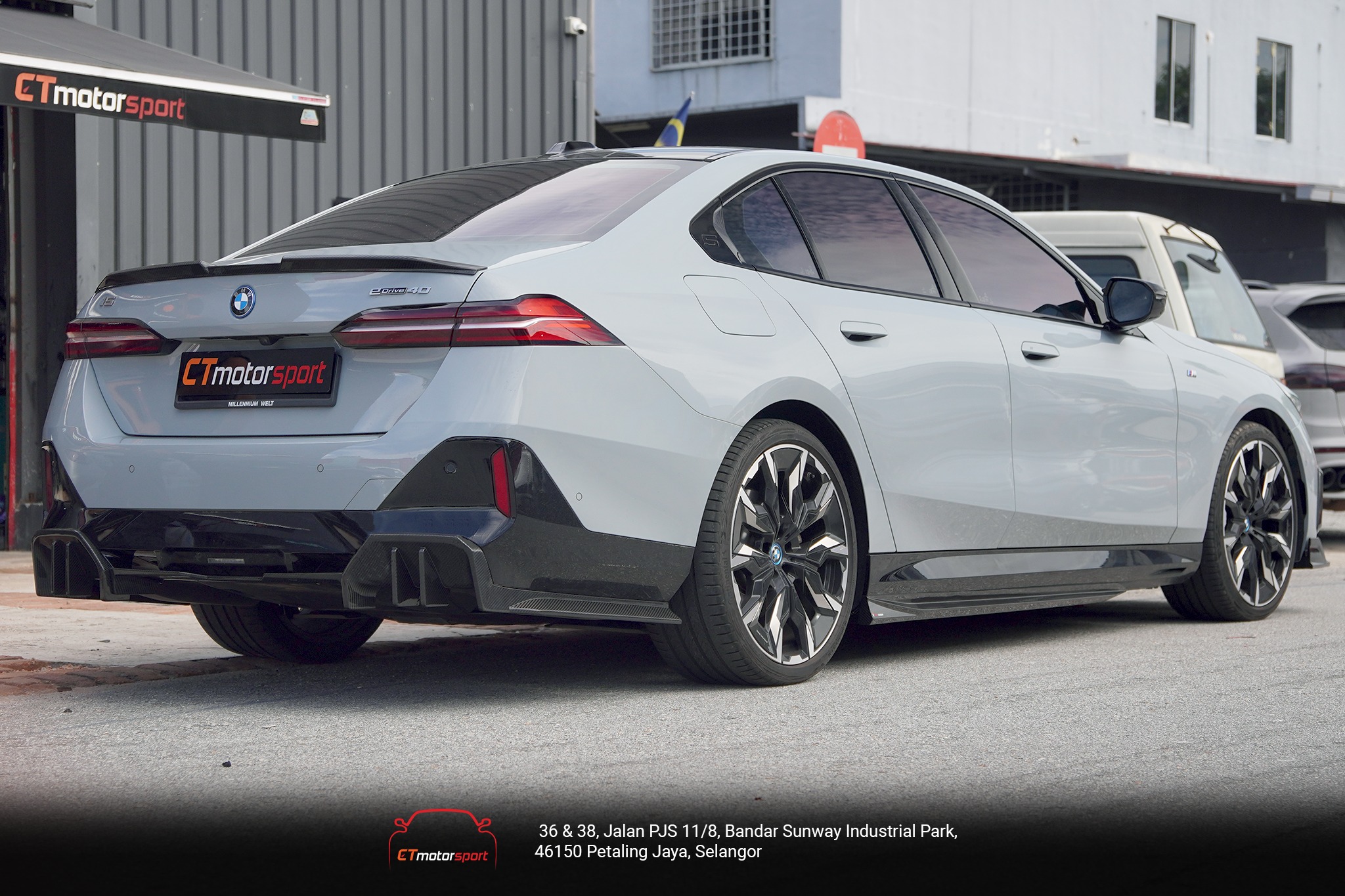 BMW G60 i5 5-Series TAKD CARBON Dry Carbon Fiber (Side Skirt)