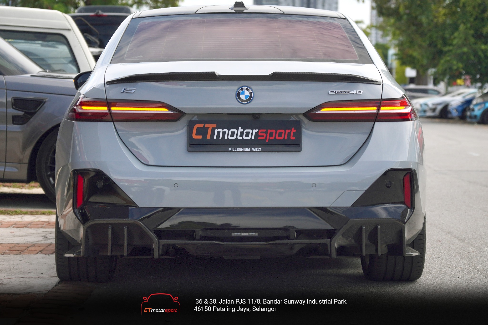 BMW G60 i5 5-Series TAKD CARBON Dry Carbon Fiber (Rear Bumper Diffuser)