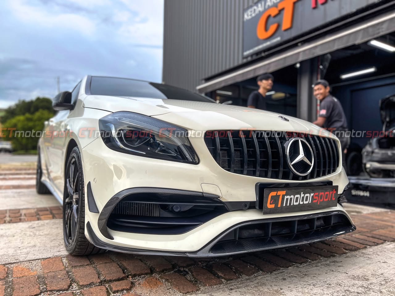 Mercedes Benz A-Class W176 Front Bumper Facelift Bodykit