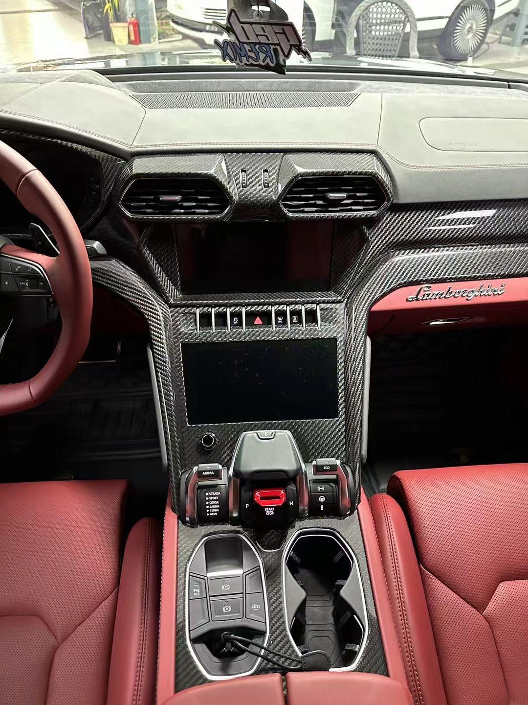 Lamborghini Urus interior Dry Carbon Fiber