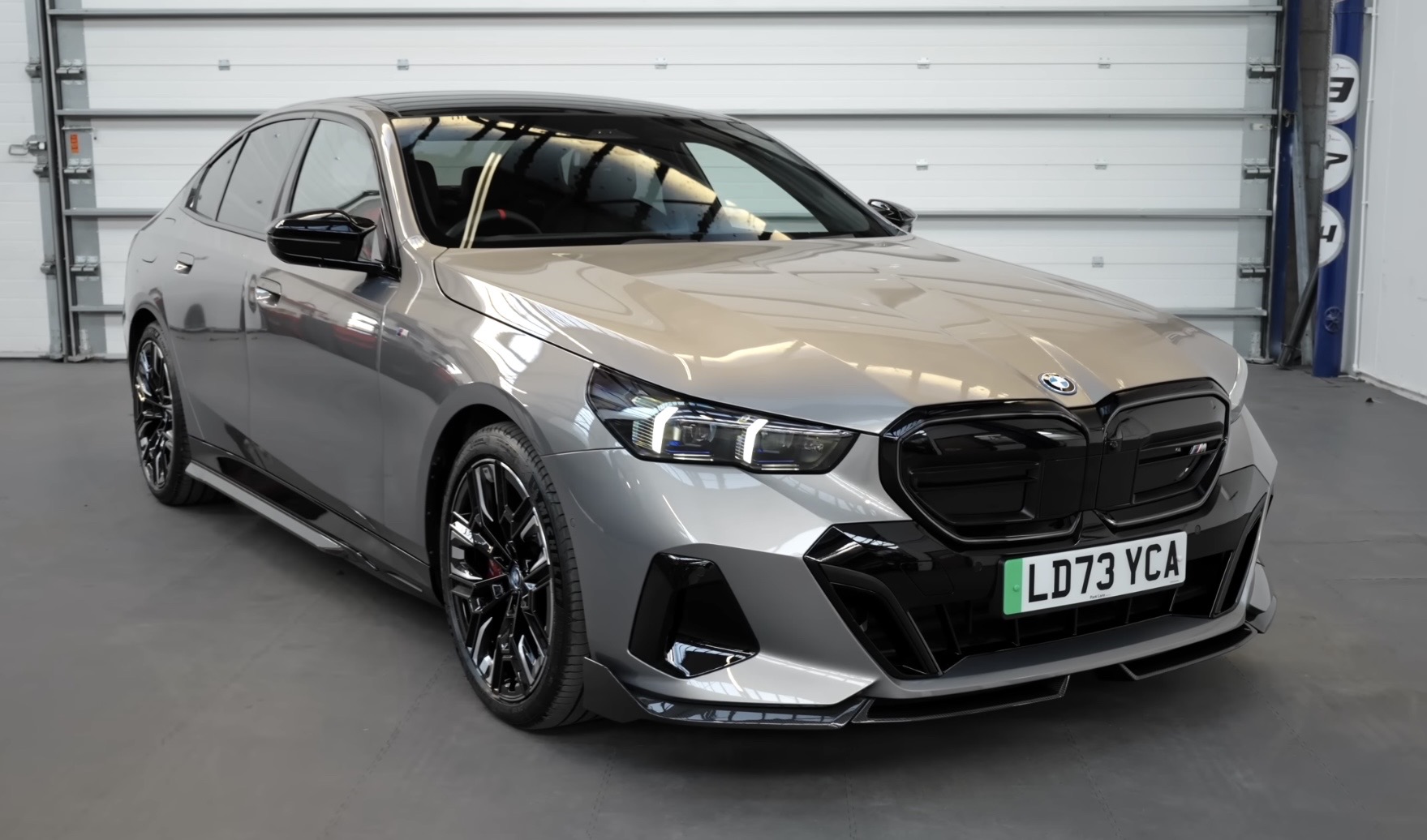 BMW G60 i5 Mperformance kit Dry Carbon Fiber