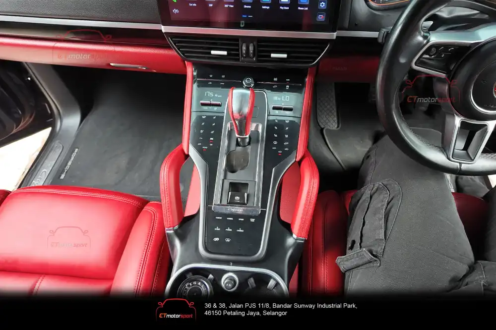 Porsche Cayenne 958 Digital Center Console