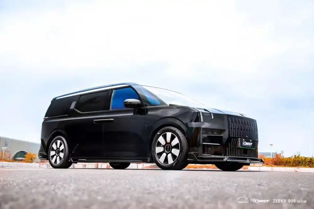 Zeekr 009 CMST AEROKIT gloss black